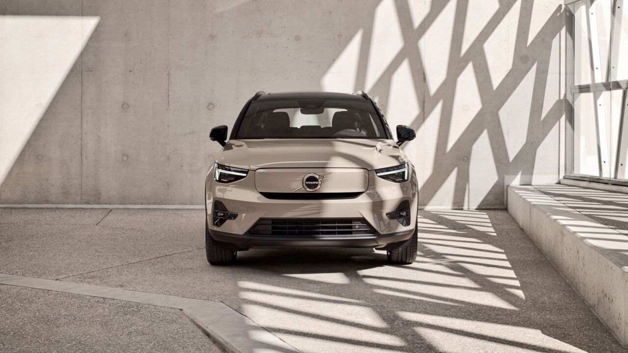 2025 Volvo EX40