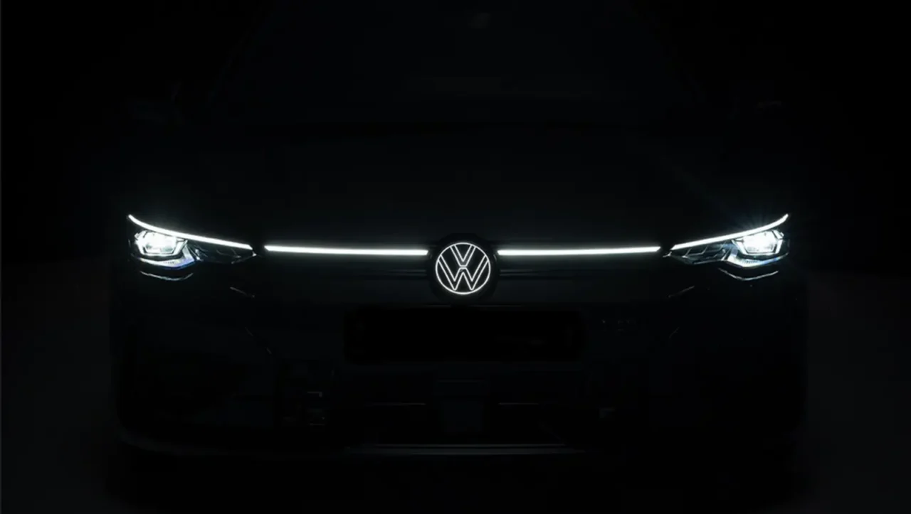2025 Volkswagen Golf R teaser